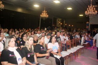 
<a style='margin-left: 5px;' class='btn btn-xs btn-social btn-facebook' href='https://www.facebook.com/sharer/sharer.php?u=https://www.galeramix.com.br/imagem/a157/800-800-90/conteudo/site_galerias/157/pl-mulher-tijucas-137.jpg' rel='popup' data-width='500' data-height='400'><i class='fa fa-facebook'></i>Compartilhar <span class='hidden-xs'>no Facebook</span>
</a> 
<a class='btn btn-default btn-xs' target='_blank' href='imagem/a157/800-800-90/conteudo/site_galerias/157/pl-mulher-tijucas-137.jpg'>
<span class='glyphicon glyphicon-cloud-download'></span> Salvar
</a>
