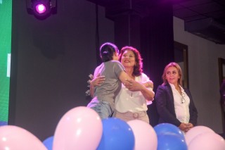 
<a style='margin-left: 5px;' class='btn btn-xs btn-social btn-facebook' href='https://www.facebook.com/sharer/sharer.php?u=https://www.galeramix.com.br/imagem/a157/800-800-90/conteudo/site_galerias/157/pl-mulher-tijucas-139.jpg' rel='popup' data-width='500' data-height='400'><i class='fa fa-facebook'></i>Compartilhar <span class='hidden-xs'>no Facebook</span>
</a> 
<a class='btn btn-default btn-xs' target='_blank' href='imagem/a157/800-800-90/conteudo/site_galerias/157/pl-mulher-tijucas-139.jpg'>
<span class='glyphicon glyphicon-cloud-download'></span> Salvar
</a>
