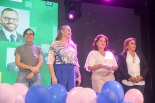 
<a style='margin-left: 5px;' class='btn btn-xs btn-social btn-facebook' href='https://www.facebook.com/sharer/sharer.php?u=https://www.galeramix.com.br/imagem/a157/800-800-90/conteudo/site_galerias/157/pl-mulher-tijucas-141.jpg' rel='popup' data-width='500' data-height='400'><i class='fa fa-facebook'></i>Compartilhar <span class='hidden-xs'>no Facebook</span>
</a> 
<a class='btn btn-default btn-xs' target='_blank' href='imagem/a157/800-800-90/conteudo/site_galerias/157/pl-mulher-tijucas-141.jpg'>
<span class='glyphicon glyphicon-cloud-download'></span> Salvar
</a>
