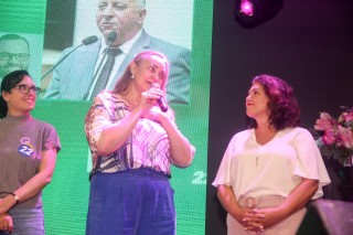 
<a style='margin-left: 5px;' class='btn btn-xs btn-social btn-facebook' href='https://www.facebook.com/sharer/sharer.php?u=https://www.galeramix.com.br/imagem/a157/800-800-90/conteudo/site_galerias/157/pl-mulher-tijucas-148.jpg' rel='popup' data-width='500' data-height='400'><i class='fa fa-facebook'></i>Compartilhar <span class='hidden-xs'>no Facebook</span>
</a> 
<a class='btn btn-default btn-xs' target='_blank' href='imagem/a157/800-800-90/conteudo/site_galerias/157/pl-mulher-tijucas-148.jpg'>
<span class='glyphicon glyphicon-cloud-download'></span> Salvar
</a>
