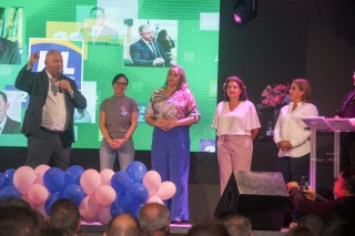 
<a style='margin-left: 5px;' class='btn btn-xs btn-social btn-facebook' href='https://www.facebook.com/sharer/sharer.php?u=https://www.galeramix.com.br/imagem/a157/800-800-90/conteudo/site_galerias/157/pl-mulher-tijucas-153.jpg' rel='popup' data-width='500' data-height='400'><i class='fa fa-facebook'></i>Compartilhar <span class='hidden-xs'>no Facebook</span>
</a> 
<a class='btn btn-default btn-xs' target='_blank' href='imagem/a157/800-800-90/conteudo/site_galerias/157/pl-mulher-tijucas-153.jpg'>
<span class='glyphicon glyphicon-cloud-download'></span> Salvar
</a>
