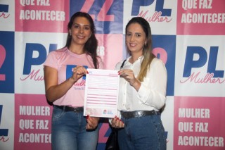 
<a style='margin-left: 5px;' class='btn btn-xs btn-social btn-facebook' href='https://www.facebook.com/sharer/sharer.php?u=https://www.galeramix.com.br/imagem/a157/800-800-90/conteudo/site_galerias/157/pl-mulher-tijucas-156.jpg' rel='popup' data-width='500' data-height='400'><i class='fa fa-facebook'></i>Compartilhar <span class='hidden-xs'>no Facebook</span>
</a> 
<a class='btn btn-default btn-xs' target='_blank' href='imagem/a157/800-800-90/conteudo/site_galerias/157/pl-mulher-tijucas-156.jpg'>
<span class='glyphicon glyphicon-cloud-download'></span> Salvar
</a>
