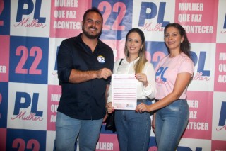 
<a style='margin-left: 5px;' class='btn btn-xs btn-social btn-facebook' href='https://www.facebook.com/sharer/sharer.php?u=https://www.galeramix.com.br/imagem/a157/800-800-90/conteudo/site_galerias/157/pl-mulher-tijucas-158.jpg' rel='popup' data-width='500' data-height='400'><i class='fa fa-facebook'></i>Compartilhar <span class='hidden-xs'>no Facebook</span>
</a> 
<a class='btn btn-default btn-xs' target='_blank' href='imagem/a157/800-800-90/conteudo/site_galerias/157/pl-mulher-tijucas-158.jpg'>
<span class='glyphicon glyphicon-cloud-download'></span> Salvar
</a>
