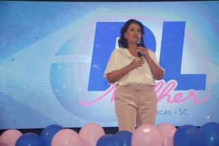 
<a style='margin-left: 5px;' class='btn btn-xs btn-social btn-facebook' href='https://www.facebook.com/sharer/sharer.php?u=https://www.galeramix.com.br/imagem/a157/800-800-90/conteudo/site_galerias/157/pl-mulher-tijucas-161.jpg' rel='popup' data-width='500' data-height='400'><i class='fa fa-facebook'></i>Compartilhar <span class='hidden-xs'>no Facebook</span>
</a> 
<a class='btn btn-default btn-xs' target='_blank' href='imagem/a157/800-800-90/conteudo/site_galerias/157/pl-mulher-tijucas-161.jpg'>
<span class='glyphicon glyphicon-cloud-download'></span> Salvar
</a>
