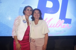 
<a style='margin-left: 5px;' class='btn btn-xs btn-social btn-facebook' href='https://www.facebook.com/sharer/sharer.php?u=https://www.galeramix.com.br/imagem/a157/800-800-90/conteudo/site_galerias/157/pl-mulher-tijucas-181.jpg' rel='popup' data-width='500' data-height='400'><i class='fa fa-facebook'></i>Compartilhar <span class='hidden-xs'>no Facebook</span>
</a> 
<a class='btn btn-default btn-xs' target='_blank' href='imagem/a157/800-800-90/conteudo/site_galerias/157/pl-mulher-tijucas-181.jpg'>
<span class='glyphicon glyphicon-cloud-download'></span> Salvar
</a>
