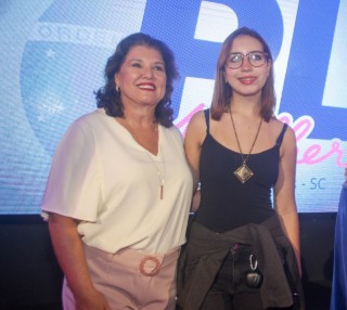 
<a style='margin-left: 5px;' class='btn btn-xs btn-social btn-facebook' href='https://www.facebook.com/sharer/sharer.php?u=https://www.galeramix.com.br/imagem/a157/800-800-90/conteudo/site_galerias/157/pl-mulher-tijucas-182.jpg' rel='popup' data-width='500' data-height='400'><i class='fa fa-facebook'></i>Compartilhar <span class='hidden-xs'>no Facebook</span>
</a> 
<a class='btn btn-default btn-xs' target='_blank' href='imagem/a157/800-800-90/conteudo/site_galerias/157/pl-mulher-tijucas-182.jpg'>
<span class='glyphicon glyphicon-cloud-download'></span> Salvar
</a>
