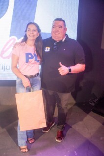 
<a style='margin-left: 5px;' class='btn btn-xs btn-social btn-facebook' href='https://www.facebook.com/sharer/sharer.php?u=https://www.galeramix.com.br/imagem/a157/800-800-90/conteudo/site_galerias/157/pl-mulher-tijucas-193.jpg' rel='popup' data-width='500' data-height='400'><i class='fa fa-facebook'></i>Compartilhar <span class='hidden-xs'>no Facebook</span>
</a> 
<a class='btn btn-default btn-xs' target='_blank' href='imagem/a157/800-800-90/conteudo/site_galerias/157/pl-mulher-tijucas-193.jpg'>
<span class='glyphicon glyphicon-cloud-download'></span> Salvar
</a>
