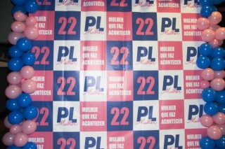 
<a style='margin-left: 5px;' class='btn btn-xs btn-social btn-facebook' href='https://www.facebook.com/sharer/sharer.php?u=https://www.galeramix.com.br/imagem/a157/800-800-90/conteudo/site_galerias/157/pl-mulher-tijucas-20.jpg' rel='popup' data-width='500' data-height='400'><i class='fa fa-facebook'></i>Compartilhar <span class='hidden-xs'>no Facebook</span>
</a> 
<a class='btn btn-default btn-xs' target='_blank' href='imagem/a157/800-800-90/conteudo/site_galerias/157/pl-mulher-tijucas-20.jpg'>
<span class='glyphicon glyphicon-cloud-download'></span> Salvar
</a>
