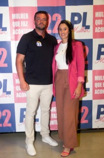 
<a style='margin-left: 5px;' class='btn btn-xs btn-social btn-facebook' href='https://www.facebook.com/sharer/sharer.php?u=https://www.galeramix.com.br/imagem/a157/800-800-90/conteudo/site_galerias/157/pl-mulher-tijucas-28.jpg' rel='popup' data-width='500' data-height='400'><i class='fa fa-facebook'></i>Compartilhar <span class='hidden-xs'>no Facebook</span>
</a> 
<a class='btn btn-default btn-xs' target='_blank' href='imagem/a157/800-800-90/conteudo/site_galerias/157/pl-mulher-tijucas-28.jpg'>
<span class='glyphicon glyphicon-cloud-download'></span> Salvar
</a>
