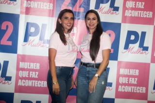 
<a style='margin-left: 5px;' class='btn btn-xs btn-social btn-facebook' href='https://www.facebook.com/sharer/sharer.php?u=https://www.galeramix.com.br/imagem/a157/800-800-90/conteudo/site_galerias/157/pl-mulher-tijucas-50.jpg' rel='popup' data-width='500' data-height='400'><i class='fa fa-facebook'></i>Compartilhar <span class='hidden-xs'>no Facebook</span>
</a> 
<a class='btn btn-default btn-xs' target='_blank' href='imagem/a157/800-800-90/conteudo/site_galerias/157/pl-mulher-tijucas-50.jpg'>
<span class='glyphicon glyphicon-cloud-download'></span> Salvar
</a>
