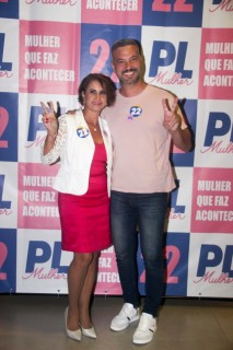 
<a style='margin-left: 5px;' class='btn btn-xs btn-social btn-facebook' href='https://www.facebook.com/sharer/sharer.php?u=https://www.galeramix.com.br/imagem/a157/800-800-90/conteudo/site_galerias/157/pl-mulher-tijucas-57.jpg' rel='popup' data-width='500' data-height='400'><i class='fa fa-facebook'></i>Compartilhar <span class='hidden-xs'>no Facebook</span>
</a> 
<a class='btn btn-default btn-xs' target='_blank' href='imagem/a157/800-800-90/conteudo/site_galerias/157/pl-mulher-tijucas-57.jpg'>
<span class='glyphicon glyphicon-cloud-download'></span> Salvar
</a>
