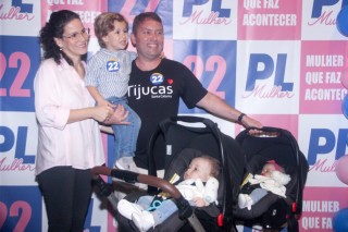 
<a style='margin-left: 5px;' class='btn btn-xs btn-social btn-facebook' href='https://www.facebook.com/sharer/sharer.php?u=https://www.galeramix.com.br/imagem/a157/800-800-90/conteudo/site_galerias/157/pl-mulher-tijucas-66.jpg' rel='popup' data-width='500' data-height='400'><i class='fa fa-facebook'></i>Compartilhar <span class='hidden-xs'>no Facebook</span>
</a> 
<a class='btn btn-default btn-xs' target='_blank' href='imagem/a157/800-800-90/conteudo/site_galerias/157/pl-mulher-tijucas-66.jpg'>
<span class='glyphicon glyphicon-cloud-download'></span> Salvar
</a>
