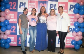 
<a style='margin-left: 5px;' class='btn btn-xs btn-social btn-facebook' href='https://www.facebook.com/sharer/sharer.php?u=https://www.galeramix.com.br/imagem/a157/800-800-90/conteudo/site_galerias/157/pl-mulher-tijucas-71.jpg' rel='popup' data-width='500' data-height='400'><i class='fa fa-facebook'></i>Compartilhar <span class='hidden-xs'>no Facebook</span>
</a> 
<a class='btn btn-default btn-xs' target='_blank' href='imagem/a157/800-800-90/conteudo/site_galerias/157/pl-mulher-tijucas-71.jpg'>
<span class='glyphicon glyphicon-cloud-download'></span> Salvar
</a>
