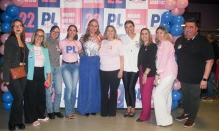 
<a style='margin-left: 5px;' class='btn btn-xs btn-social btn-facebook' href='https://www.facebook.com/sharer/sharer.php?u=https://www.galeramix.com.br/imagem/a157/800-800-90/conteudo/site_galerias/157/pl-mulher-tijucas-72.jpg' rel='popup' data-width='500' data-height='400'><i class='fa fa-facebook'></i>Compartilhar <span class='hidden-xs'>no Facebook</span>
</a> 
<a class='btn btn-default btn-xs' target='_blank' href='imagem/a157/800-800-90/conteudo/site_galerias/157/pl-mulher-tijucas-72.jpg'>
<span class='glyphicon glyphicon-cloud-download'></span> Salvar
</a>
