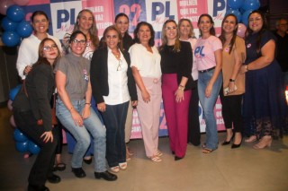 
<a style='margin-left: 5px;' class='btn btn-xs btn-social btn-facebook' href='https://www.facebook.com/sharer/sharer.php?u=https://www.galeramix.com.br/imagem/a157/800-800-90/conteudo/site_galerias/157/pl-mulher-tijucas-98.jpg' rel='popup' data-width='500' data-height='400'><i class='fa fa-facebook'></i>Compartilhar <span class='hidden-xs'>no Facebook</span>
</a> 
<a class='btn btn-default btn-xs' target='_blank' href='imagem/a157/800-800-90/conteudo/site_galerias/157/pl-mulher-tijucas-98.jpg'>
<span class='glyphicon glyphicon-cloud-download'></span> Salvar
</a>
