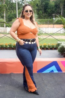 
<a style='margin-left: 5px;' class='btn btn-xs btn-social btn-facebook' href='https://www.facebook.com/sharer/sharer.php?u=https://www.galeramix.com.br/imagem/a158/800-800-90/conteudo/site_galerias/158/3.jpg' rel='popup' data-width='500' data-height='400'><i class='fa fa-facebook'></i>Compartilhar <span class='hidden-xs'>no Facebook</span>
</a> 
<a class='btn btn-default btn-xs' target='_blank' href='imagem/a158/800-800-90/conteudo/site_galerias/158/3.jpg'>
<span class='glyphicon glyphicon-cloud-download'></span> Salvar
</a>
