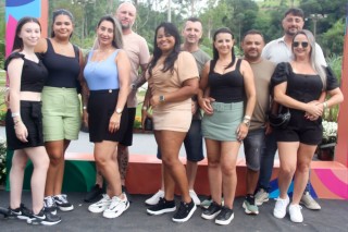 
<a style='margin-left: 5px;' class='btn btn-xs btn-social btn-facebook' href='https://www.facebook.com/sharer/sharer.php?u=https://www.galeramix.com.br/imagem/a158/800-800-90/conteudo/site_galerias/158/40.jpg' rel='popup' data-width='500' data-height='400'><i class='fa fa-facebook'></i>Compartilhar <span class='hidden-xs'>no Facebook</span>
</a> 
<a class='btn btn-default btn-xs' target='_blank' href='imagem/a158/800-800-90/conteudo/site_galerias/158/40.jpg'>
<span class='glyphicon glyphicon-cloud-download'></span> Salvar
</a>
