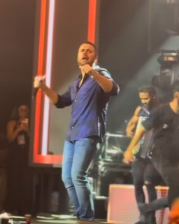 
<a style='margin-left: 5px;' class='btn btn-xs btn-social btn-facebook' href='https://www.facebook.com/sharer/sharer.php?u=https://www.galeramix.com.br/imagem/a158/800-800-90/conteudo/site_galerias/158/476019286184860071290056152592750398334143715n.jpg' rel='popup' data-width='500' data-height='400'><i class='fa fa-facebook'></i>Compartilhar <span class='hidden-xs'>no Facebook</span>
</a> 
<a class='btn btn-default btn-xs' target='_blank' href='imagem/a158/800-800-90/conteudo/site_galerias/158/476019286184860071290056152592750398334143715n.jpg'>
<span class='glyphicon glyphicon-cloud-download'></span> Salvar
</a>
