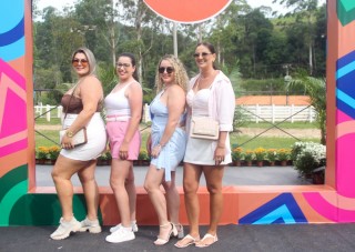 
<a style='margin-left: 5px;' class='btn btn-xs btn-social btn-facebook' href='https://www.facebook.com/sharer/sharer.php?u=https://www.galeramix.com.br/imagem/a158/800-800-90/conteudo/site_galerias/158/5.jpg' rel='popup' data-width='500' data-height='400'><i class='fa fa-facebook'></i>Compartilhar <span class='hidden-xs'>no Facebook</span>
</a> 
<a class='btn btn-default btn-xs' target='_blank' href='imagem/a158/800-800-90/conteudo/site_galerias/158/5.jpg'>
<span class='glyphicon glyphicon-cloud-download'></span> Salvar
</a>
