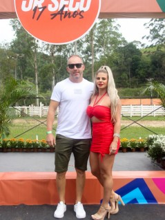 
<a style='margin-left: 5px;' class='btn btn-xs btn-social btn-facebook' href='https://www.facebook.com/sharer/sharer.php?u=https://www.galeramix.com.br/imagem/a158/800-800-90/conteudo/site_galerias/158/50.jpg' rel='popup' data-width='500' data-height='400'><i class='fa fa-facebook'></i>Compartilhar <span class='hidden-xs'>no Facebook</span>
</a> 
<a class='btn btn-default btn-xs' target='_blank' href='imagem/a158/800-800-90/conteudo/site_galerias/158/50.jpg'>
<span class='glyphicon glyphicon-cloud-download'></span> Salvar
</a>
