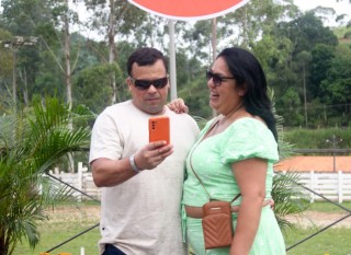 
<a style='margin-left: 5px;' class='btn btn-xs btn-social btn-facebook' href='https://www.facebook.com/sharer/sharer.php?u=https://www.galeramix.com.br/imagem/a158/800-800-90/conteudo/site_galerias/158/8.jpg' rel='popup' data-width='500' data-height='400'><i class='fa fa-facebook'></i>Compartilhar <span class='hidden-xs'>no Facebook</span>
</a> 
<a class='btn btn-default btn-xs' target='_blank' href='imagem/a158/800-800-90/conteudo/site_galerias/158/8.jpg'>
<span class='glyphicon glyphicon-cloud-download'></span> Salvar
</a>
