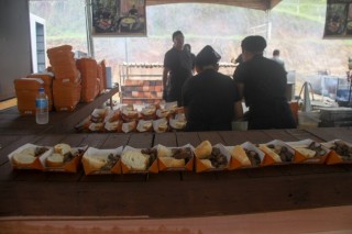 
<a style='margin-left: 5px;' class='btn btn-xs btn-social btn-facebook' href='https://www.facebook.com/sharer/sharer.php?u=https://www.galeramix.com.br/imagem/a158/800-800-90/conteudo/site_galerias/158/img7221.jpg' rel='popup' data-width='500' data-height='400'><i class='fa fa-facebook'></i>Compartilhar <span class='hidden-xs'>no Facebook</span>
</a> 
<a class='btn btn-default btn-xs' target='_blank' href='imagem/a158/800-800-90/conteudo/site_galerias/158/img7221.jpg'>
<span class='glyphicon glyphicon-cloud-download'></span> Salvar
</a>
