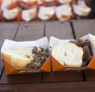 
<a style='margin-left: 5px;' class='btn btn-xs btn-social btn-facebook' href='https://www.facebook.com/sharer/sharer.php?u=https://www.galeramix.com.br/imagem/a158/800-800-90/conteudo/site_galerias/158/img7222.jpg' rel='popup' data-width='500' data-height='400'><i class='fa fa-facebook'></i>Compartilhar <span class='hidden-xs'>no Facebook</span>
</a> 
<a class='btn btn-default btn-xs' target='_blank' href='imagem/a158/800-800-90/conteudo/site_galerias/158/img7222.jpg'>
<span class='glyphicon glyphicon-cloud-download'></span> Salvar
</a>
