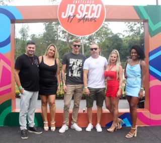 
<a style='margin-left: 5px;' class='btn btn-xs btn-social btn-facebook' href='https://www.facebook.com/sharer/sharer.php?u=https://www.galeramix.com.br/imagem/a158/800-800-90/conteudo/site_galerias/158/img7258.jpg' rel='popup' data-width='500' data-height='400'><i class='fa fa-facebook'></i>Compartilhar <span class='hidden-xs'>no Facebook</span>
</a> 
<a class='btn btn-default btn-xs' target='_blank' href='imagem/a158/800-800-90/conteudo/site_galerias/158/img7258.jpg'>
<span class='glyphicon glyphicon-cloud-download'></span> Salvar
</a>
