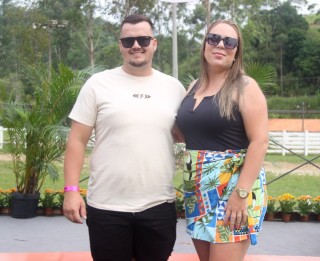 
<a style='margin-left: 5px;' class='btn btn-xs btn-social btn-facebook' href='https://www.facebook.com/sharer/sharer.php?u=https://www.galeramix.com.br/imagem/a158/800-800-90/conteudo/site_galerias/158/img7292.jpg' rel='popup' data-width='500' data-height='400'><i class='fa fa-facebook'></i>Compartilhar <span class='hidden-xs'>no Facebook</span>
</a> 
<a class='btn btn-default btn-xs' target='_blank' href='imagem/a158/800-800-90/conteudo/site_galerias/158/img7292.jpg'>
<span class='glyphicon glyphicon-cloud-download'></span> Salvar
</a>
