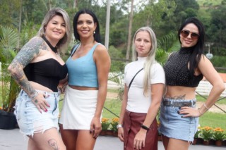 
<a style='margin-left: 5px;' class='btn btn-xs btn-social btn-facebook' href='https://www.facebook.com/sharer/sharer.php?u=https://www.galeramix.com.br/imagem/a158/800-800-90/conteudo/site_galerias/158/img7306.jpg' rel='popup' data-width='500' data-height='400'><i class='fa fa-facebook'></i>Compartilhar <span class='hidden-xs'>no Facebook</span>
</a> 
<a class='btn btn-default btn-xs' target='_blank' href='imagem/a158/800-800-90/conteudo/site_galerias/158/img7306.jpg'>
<span class='glyphicon glyphicon-cloud-download'></span> Salvar
</a>
