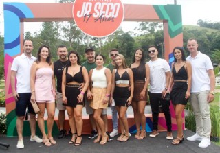 
<a style='margin-left: 5px;' class='btn btn-xs btn-social btn-facebook' href='https://www.facebook.com/sharer/sharer.php?u=https://www.galeramix.com.br/imagem/a158/800-800-90/conteudo/site_galerias/158/img7311.jpg' rel='popup' data-width='500' data-height='400'><i class='fa fa-facebook'></i>Compartilhar <span class='hidden-xs'>no Facebook</span>
</a> 
<a class='btn btn-default btn-xs' target='_blank' href='imagem/a158/800-800-90/conteudo/site_galerias/158/img7311.jpg'>
<span class='glyphicon glyphicon-cloud-download'></span> Salvar
</a>
