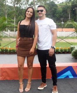 
<a style='margin-left: 5px;' class='btn btn-xs btn-social btn-facebook' href='https://www.facebook.com/sharer/sharer.php?u=https://www.galeramix.com.br/imagem/a158/800-800-90/conteudo/site_galerias/158/img7312.jpg' rel='popup' data-width='500' data-height='400'><i class='fa fa-facebook'></i>Compartilhar <span class='hidden-xs'>no Facebook</span>
</a> 
<a class='btn btn-default btn-xs' target='_blank' href='imagem/a158/800-800-90/conteudo/site_galerias/158/img7312.jpg'>
<span class='glyphicon glyphicon-cloud-download'></span> Salvar
</a>
