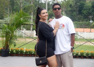 
<a style='margin-left: 5px;' class='btn btn-xs btn-social btn-facebook' href='https://www.facebook.com/sharer/sharer.php?u=https://www.galeramix.com.br/imagem/a158/800-800-90/conteudo/site_galerias/158/img7317.jpg' rel='popup' data-width='500' data-height='400'><i class='fa fa-facebook'></i>Compartilhar <span class='hidden-xs'>no Facebook</span>
</a> 
<a class='btn btn-default btn-xs' target='_blank' href='imagem/a158/800-800-90/conteudo/site_galerias/158/img7317.jpg'>
<span class='glyphicon glyphicon-cloud-download'></span> Salvar
</a>
