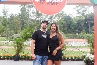 
<a style='margin-left: 5px;' class='btn btn-xs btn-social btn-facebook' href='https://www.facebook.com/sharer/sharer.php?u=https://www.galeramix.com.br/imagem/a158/800-800-90/conteudo/site_galerias/158/img7318.jpg' rel='popup' data-width='500' data-height='400'><i class='fa fa-facebook'></i>Compartilhar <span class='hidden-xs'>no Facebook</span>
</a> 
<a class='btn btn-default btn-xs' target='_blank' href='imagem/a158/800-800-90/conteudo/site_galerias/158/img7318.jpg'>
<span class='glyphicon glyphicon-cloud-download'></span> Salvar
</a>
