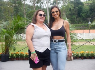 
<a style='margin-left: 5px;' class='btn btn-xs btn-social btn-facebook' href='https://www.facebook.com/sharer/sharer.php?u=https://www.galeramix.com.br/imagem/a158/800-800-90/conteudo/site_galerias/158/img7320.jpg' rel='popup' data-width='500' data-height='400'><i class='fa fa-facebook'></i>Compartilhar <span class='hidden-xs'>no Facebook</span>
</a> 
<a class='btn btn-default btn-xs' target='_blank' href='imagem/a158/800-800-90/conteudo/site_galerias/158/img7320.jpg'>
<span class='glyphicon glyphicon-cloud-download'></span> Salvar
</a>
