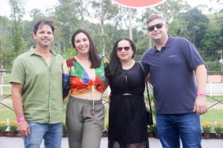 
<a style='margin-left: 5px;' class='btn btn-xs btn-social btn-facebook' href='https://www.facebook.com/sharer/sharer.php?u=https://www.galeramix.com.br/imagem/a158/800-800-90/conteudo/site_galerias/158/img7374.jpg' rel='popup' data-width='500' data-height='400'><i class='fa fa-facebook'></i>Compartilhar <span class='hidden-xs'>no Facebook</span>
</a> 
<a class='btn btn-default btn-xs' target='_blank' href='imagem/a158/800-800-90/conteudo/site_galerias/158/img7374.jpg'>
<span class='glyphicon glyphicon-cloud-download'></span> Salvar
</a>
