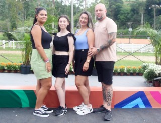 
<a style='margin-left: 5px;' class='btn btn-xs btn-social btn-facebook' href='https://www.facebook.com/sharer/sharer.php?u=https://www.galeramix.com.br/imagem/a158/800-800-90/conteudo/site_galerias/158/img7391.jpg' rel='popup' data-width='500' data-height='400'><i class='fa fa-facebook'></i>Compartilhar <span class='hidden-xs'>no Facebook</span>
</a> 
<a class='btn btn-default btn-xs' target='_blank' href='imagem/a158/800-800-90/conteudo/site_galerias/158/img7391.jpg'>
<span class='glyphicon glyphicon-cloud-download'></span> Salvar
</a>
