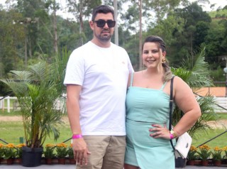 
<a style='margin-left: 5px;' class='btn btn-xs btn-social btn-facebook' href='https://www.facebook.com/sharer/sharer.php?u=https://www.galeramix.com.br/imagem/a158/800-800-90/conteudo/site_galerias/158/img7396.jpg' rel='popup' data-width='500' data-height='400'><i class='fa fa-facebook'></i>Compartilhar <span class='hidden-xs'>no Facebook</span>
</a> 
<a class='btn btn-default btn-xs' target='_blank' href='imagem/a158/800-800-90/conteudo/site_galerias/158/img7396.jpg'>
<span class='glyphicon glyphicon-cloud-download'></span> Salvar
</a>
