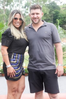 
<a style='margin-left: 5px;' class='btn btn-xs btn-social btn-facebook' href='https://www.facebook.com/sharer/sharer.php?u=https://www.galeramix.com.br/imagem/a158/800-800-90/conteudo/site_galerias/158/img7408.jpg' rel='popup' data-width='500' data-height='400'><i class='fa fa-facebook'></i>Compartilhar <span class='hidden-xs'>no Facebook</span>
</a> 
<a class='btn btn-default btn-xs' target='_blank' href='imagem/a158/800-800-90/conteudo/site_galerias/158/img7408.jpg'>
<span class='glyphicon glyphicon-cloud-download'></span> Salvar
</a>
