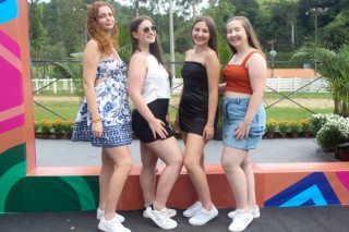 
<a style='margin-left: 5px;' class='btn btn-xs btn-social btn-facebook' href='https://www.facebook.com/sharer/sharer.php?u=https://www.galeramix.com.br/imagem/a158/800-800-90/conteudo/site_galerias/158/img7416.jpg' rel='popup' data-width='500' data-height='400'><i class='fa fa-facebook'></i>Compartilhar <span class='hidden-xs'>no Facebook</span>
</a> 
<a class='btn btn-default btn-xs' target='_blank' href='imagem/a158/800-800-90/conteudo/site_galerias/158/img7416.jpg'>
<span class='glyphicon glyphicon-cloud-download'></span> Salvar
</a>
