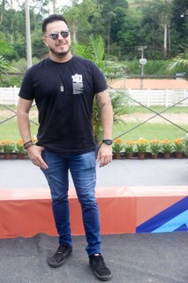 
<a style='margin-left: 5px;' class='btn btn-xs btn-social btn-facebook' href='https://www.facebook.com/sharer/sharer.php?u=https://www.galeramix.com.br/imagem/a158/800-800-90/conteudo/site_galerias/158/img7427.jpg' rel='popup' data-width='500' data-height='400'><i class='fa fa-facebook'></i>Compartilhar <span class='hidden-xs'>no Facebook</span>
</a> 
<a class='btn btn-default btn-xs' target='_blank' href='imagem/a158/800-800-90/conteudo/site_galerias/158/img7427.jpg'>
<span class='glyphicon glyphicon-cloud-download'></span> Salvar
</a>
