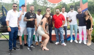 
<a style='margin-left: 5px;' class='btn btn-xs btn-social btn-facebook' href='https://www.facebook.com/sharer/sharer.php?u=https://www.galeramix.com.br/imagem/a158/800-800-90/conteudo/site_galerias/158/img7429.jpg' rel='popup' data-width='500' data-height='400'><i class='fa fa-facebook'></i>Compartilhar <span class='hidden-xs'>no Facebook</span>
</a> 
<a class='btn btn-default btn-xs' target='_blank' href='imagem/a158/800-800-90/conteudo/site_galerias/158/img7429.jpg'>
<span class='glyphicon glyphicon-cloud-download'></span> Salvar
</a>
