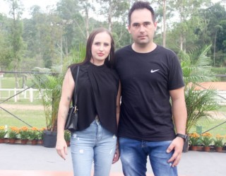 
<a style='margin-left: 5px;' class='btn btn-xs btn-social btn-facebook' href='https://www.facebook.com/sharer/sharer.php?u=https://www.galeramix.com.br/imagem/a158/800-800-90/conteudo/site_galerias/158/img7454.jpg' rel='popup' data-width='500' data-height='400'><i class='fa fa-facebook'></i>Compartilhar <span class='hidden-xs'>no Facebook</span>
</a> 
<a class='btn btn-default btn-xs' target='_blank' href='imagem/a158/800-800-90/conteudo/site_galerias/158/img7454.jpg'>
<span class='glyphicon glyphicon-cloud-download'></span> Salvar
</a>
