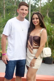 
<a style='margin-left: 5px;' class='btn btn-xs btn-social btn-facebook' href='https://www.facebook.com/sharer/sharer.php?u=https://www.galeramix.com.br/imagem/a158/800-800-90/conteudo/site_galerias/158/img7473.jpg' rel='popup' data-width='500' data-height='400'><i class='fa fa-facebook'></i>Compartilhar <span class='hidden-xs'>no Facebook</span>
</a> 
<a class='btn btn-default btn-xs' target='_blank' href='imagem/a158/800-800-90/conteudo/site_galerias/158/img7473.jpg'>
<span class='glyphicon glyphicon-cloud-download'></span> Salvar
</a>
