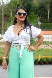 
<a style='margin-left: 5px;' class='btn btn-xs btn-social btn-facebook' href='https://www.facebook.com/sharer/sharer.php?u=https://www.galeramix.com.br/imagem/a158/800-800-90/conteudo/site_galerias/158/img7487.jpg' rel='popup' data-width='500' data-height='400'><i class='fa fa-facebook'></i>Compartilhar <span class='hidden-xs'>no Facebook</span>
</a> 
<a class='btn btn-default btn-xs' target='_blank' href='imagem/a158/800-800-90/conteudo/site_galerias/158/img7487.jpg'>
<span class='glyphicon glyphicon-cloud-download'></span> Salvar
</a>
