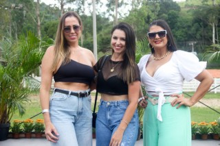 
<a style='margin-left: 5px;' class='btn btn-xs btn-social btn-facebook' href='https://www.facebook.com/sharer/sharer.php?u=https://www.galeramix.com.br/imagem/a158/800-800-90/conteudo/site_galerias/158/img7488.jpg' rel='popup' data-width='500' data-height='400'><i class='fa fa-facebook'></i>Compartilhar <span class='hidden-xs'>no Facebook</span>
</a> 
<a class='btn btn-default btn-xs' target='_blank' href='imagem/a158/800-800-90/conteudo/site_galerias/158/img7488.jpg'>
<span class='glyphicon glyphicon-cloud-download'></span> Salvar
</a>
