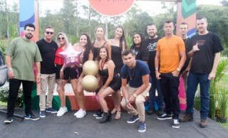 
<a style='margin-left: 5px;' class='btn btn-xs btn-social btn-facebook' href='https://www.facebook.com/sharer/sharer.php?u=https://www.galeramix.com.br/imagem/a158/800-800-90/conteudo/site_galerias/158/img7490.jpg' rel='popup' data-width='500' data-height='400'><i class='fa fa-facebook'></i>Compartilhar <span class='hidden-xs'>no Facebook</span>
</a> 
<a class='btn btn-default btn-xs' target='_blank' href='imagem/a158/800-800-90/conteudo/site_galerias/158/img7490.jpg'>
<span class='glyphicon glyphicon-cloud-download'></span> Salvar
</a>
