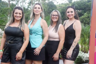 
<a style='margin-left: 5px;' class='btn btn-xs btn-social btn-facebook' href='https://www.facebook.com/sharer/sharer.php?u=https://www.galeramix.com.br/imagem/a158/800-800-90/conteudo/site_galerias/158/img7501.jpg' rel='popup' data-width='500' data-height='400'><i class='fa fa-facebook'></i>Compartilhar <span class='hidden-xs'>no Facebook</span>
</a> 
<a class='btn btn-default btn-xs' target='_blank' href='imagem/a158/800-800-90/conteudo/site_galerias/158/img7501.jpg'>
<span class='glyphicon glyphicon-cloud-download'></span> Salvar
</a>
