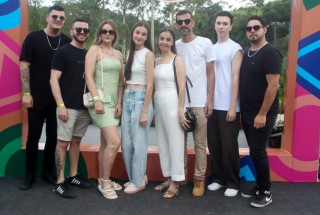 
<a style='margin-left: 5px;' class='btn btn-xs btn-social btn-facebook' href='https://www.facebook.com/sharer/sharer.php?u=https://www.galeramix.com.br/imagem/a158/800-800-90/conteudo/site_galerias/158/img7506.jpg' rel='popup' data-width='500' data-height='400'><i class='fa fa-facebook'></i>Compartilhar <span class='hidden-xs'>no Facebook</span>
</a> 
<a class='btn btn-default btn-xs' target='_blank' href='imagem/a158/800-800-90/conteudo/site_galerias/158/img7506.jpg'>
<span class='glyphicon glyphicon-cloud-download'></span> Salvar
</a>
