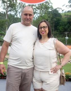 
<a style='margin-left: 5px;' class='btn btn-xs btn-social btn-facebook' href='https://www.facebook.com/sharer/sharer.php?u=https://www.galeramix.com.br/imagem/a158/800-800-90/conteudo/site_galerias/158/jr-seco-290.jpg' rel='popup' data-width='500' data-height='400'><i class='fa fa-facebook'></i>Compartilhar <span class='hidden-xs'>no Facebook</span>
</a> 
<a class='btn btn-default btn-xs' target='_blank' href='imagem/a158/800-800-90/conteudo/site_galerias/158/jr-seco-290.jpg'>
<span class='glyphicon glyphicon-cloud-download'></span> Salvar
</a>
